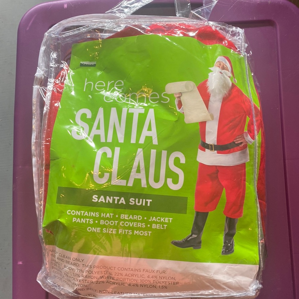Santa Claus 🎅🏼 suit